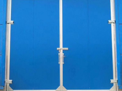 生产和销售工业门、工业门、大型工业门、工业提升门、工业滑升门、工业平移门、工业折叠门、机库门、垂直提升门、提升转折门、工厂厂房门、厂房大门图3